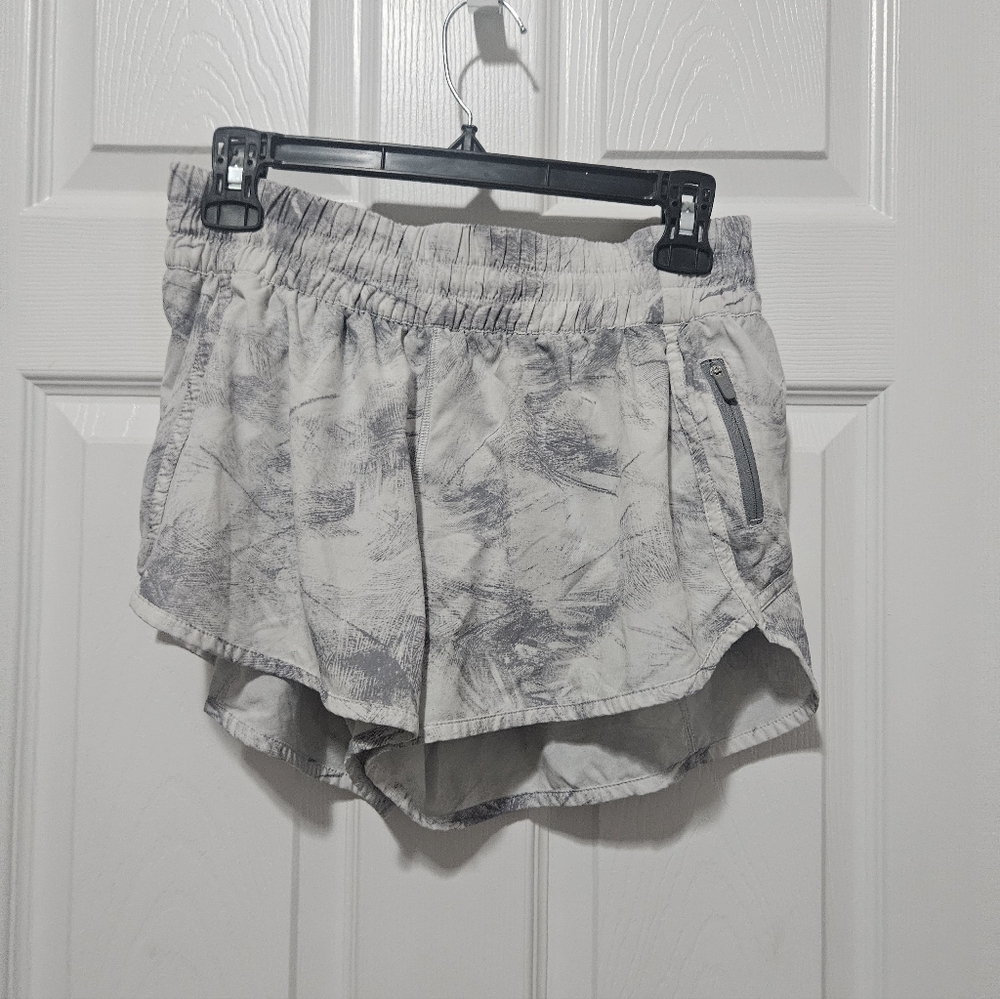 Lululemon Tracker Short V (4")Breeze By White Light Cast / Light Cast - Picture 2 of 6